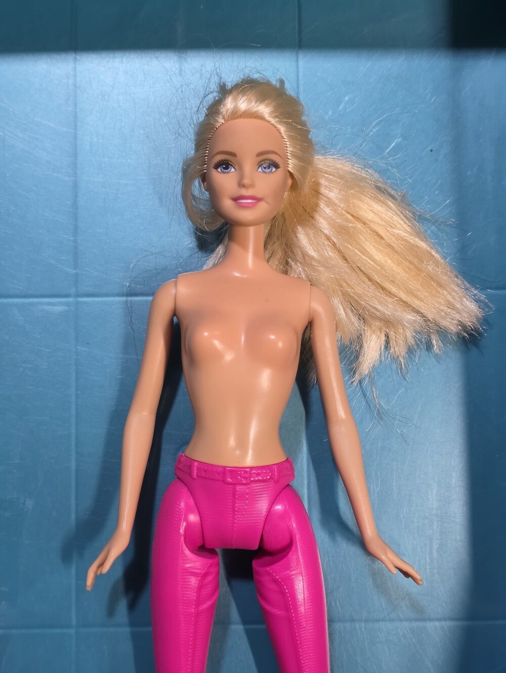 5/$10 💚 Blonde Barbie Doll with Pink Leggings